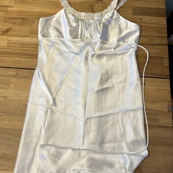 LINEA DONATELLA ⭐️ satin gown and robe set - Picture 2 of 10